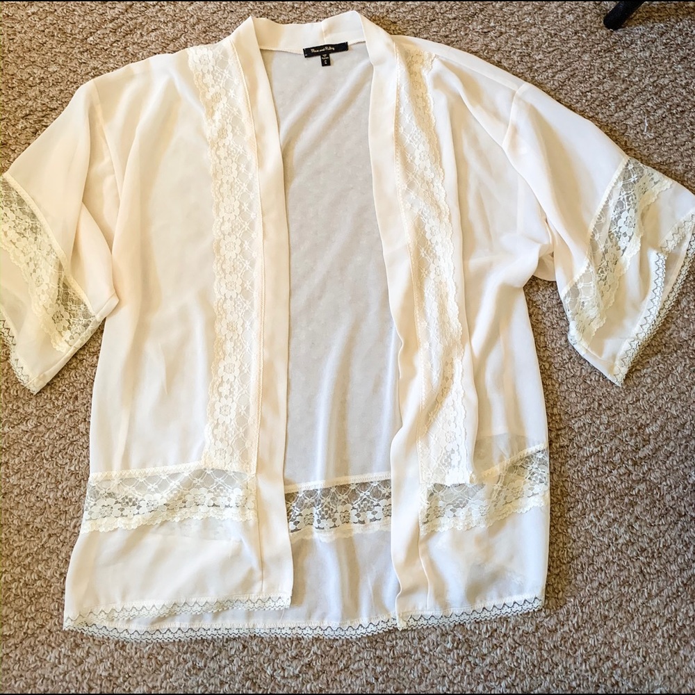 Lightweight Flowy Cream Kimono with Lace Detail